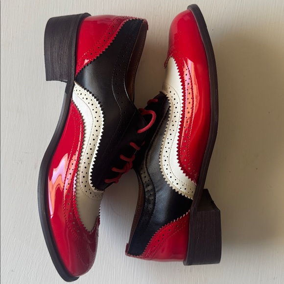 NEW Stylish Red and Black Women's Brogues - Picture 4 of 6
